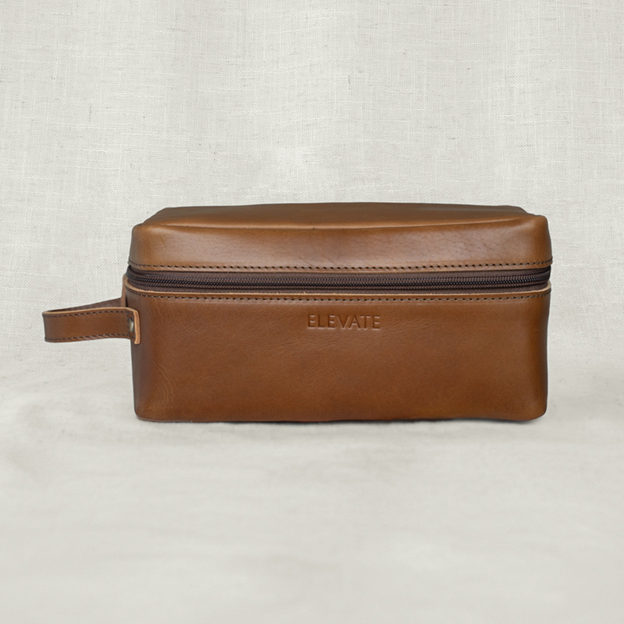 Sleek design of the Leather Doppler Kit showcasing full-grain leather dopp kit for organizing grooming essentials.