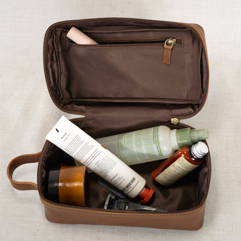 Stylish Leather Doppler Kit featuring premium full-grain leather, perfect for modern travelers.