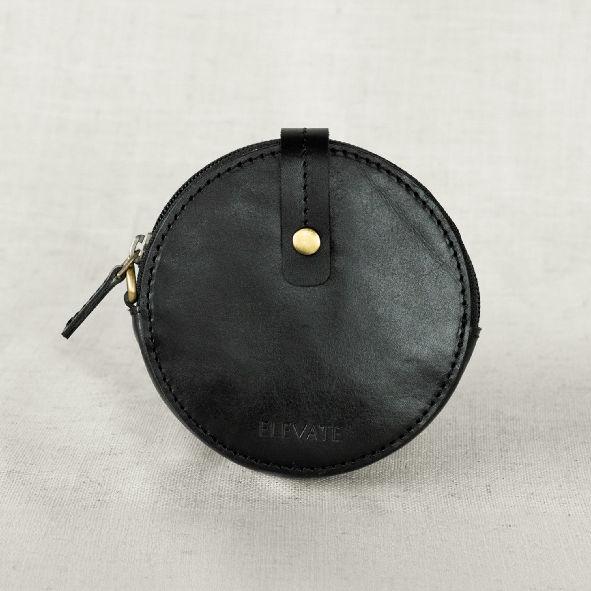 Stylish 3-in-1 leather coin purse with detachable strap for hands-free convenience.