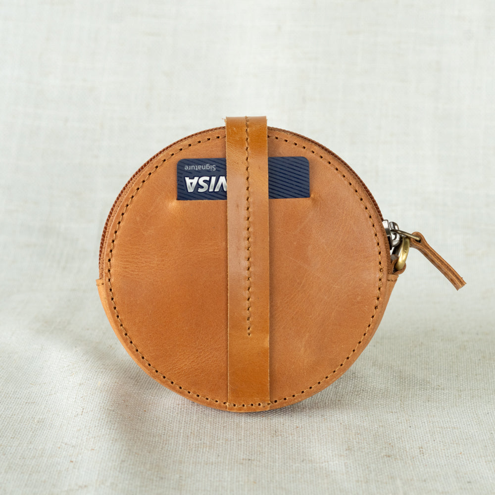 Full-grain leather coin purse showcasing elegant stitching and chic style for everyday use.