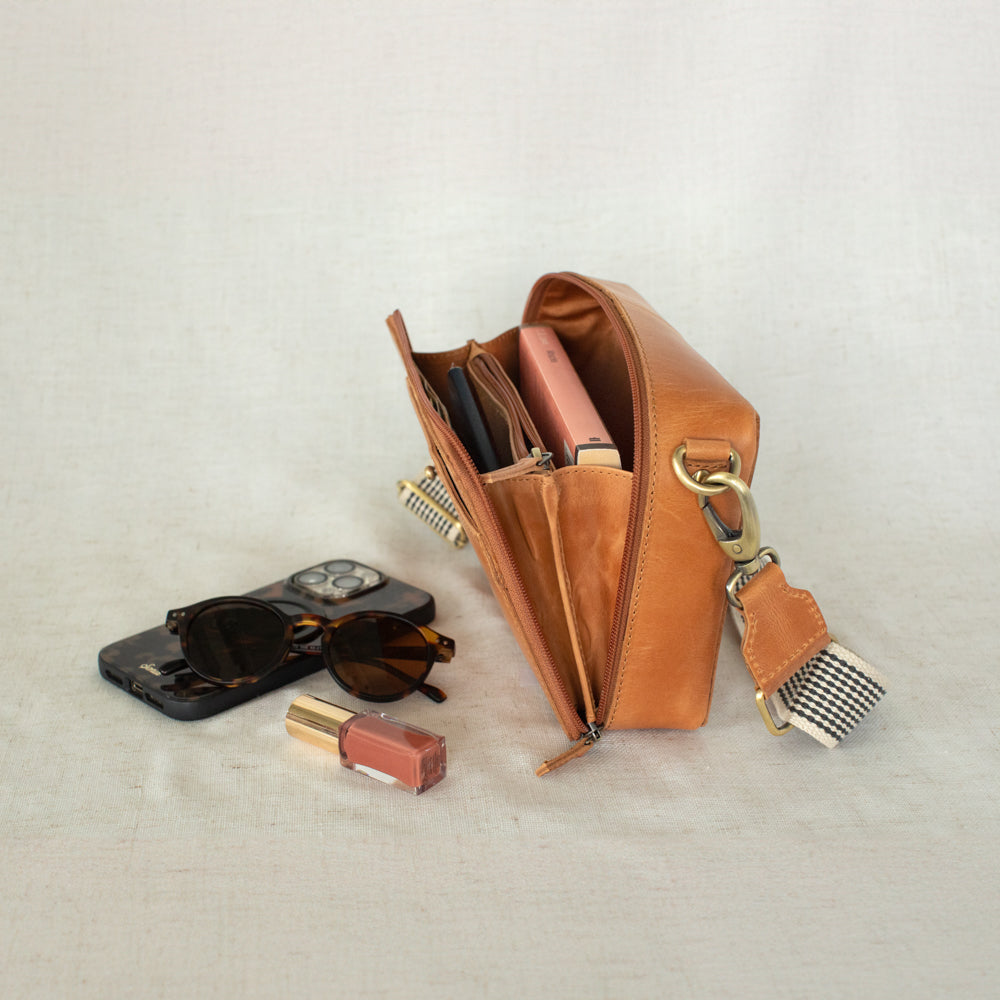 Vintage-inspired crossbody bag with built-in wallet