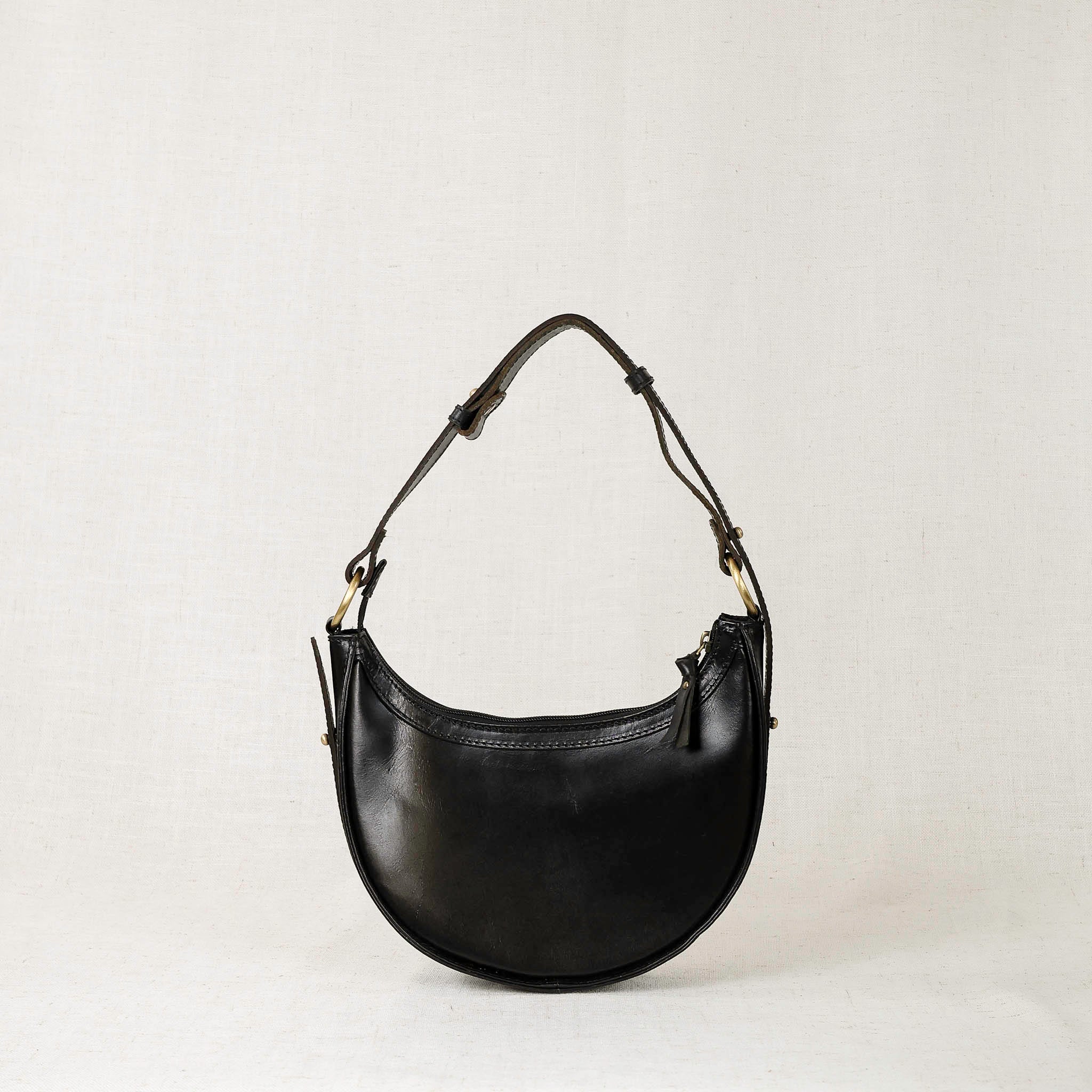 Stylish Priya Crossbody 3-in-1 Leather Crossbody Bag in a chic color, perfect for any outfit.